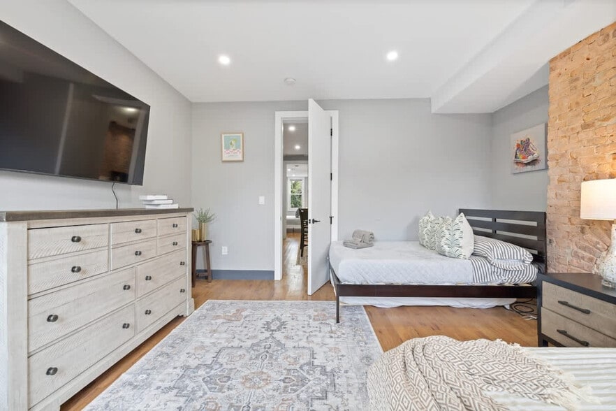 Building Photo - 341 Palisade Ave