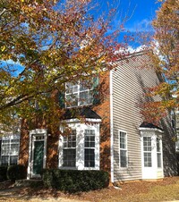 Building Photo - Newly Renovated 3 Bed, 2.5 bathroom Townhome