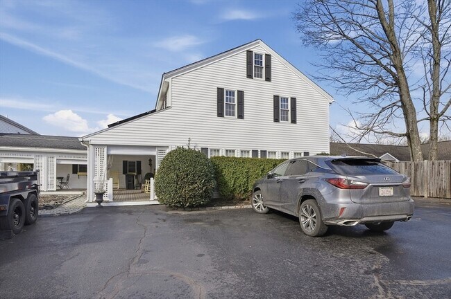 Building Photo - 92 Main St