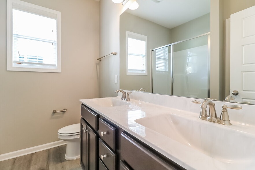 Building Photo - 167 E Wilson St