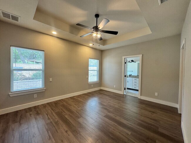 Building Photo - For Rent – 100 Brooklyn Dr, Canyon Lake, T...