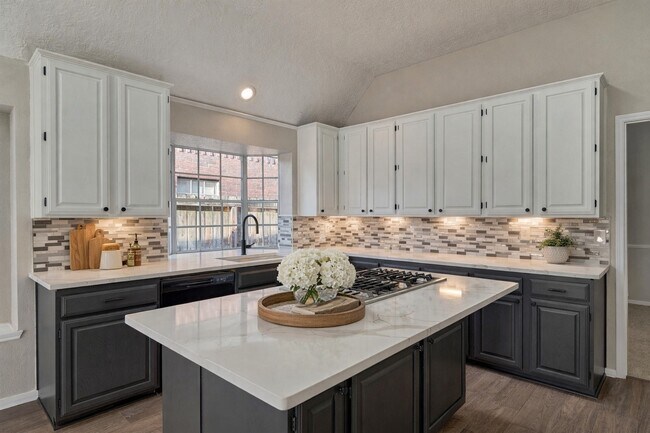 Building Photo - 15419 Redbud Leaf Ln