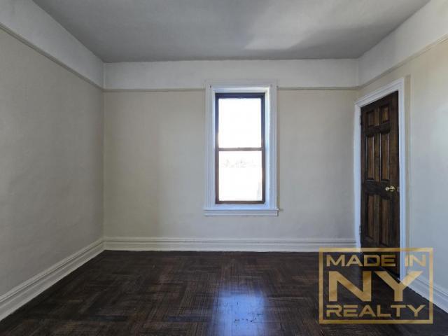 Building Photo - 1 bedroom in SUNNYSIDE NY 11104