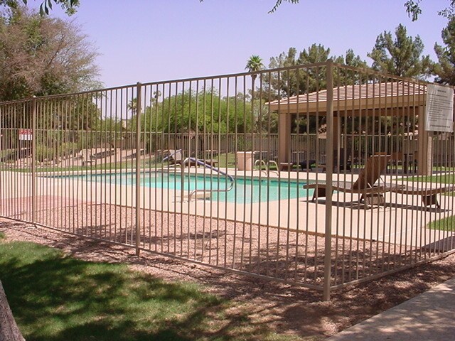 Building Photo - Fantastic home in gated Brenna Park.