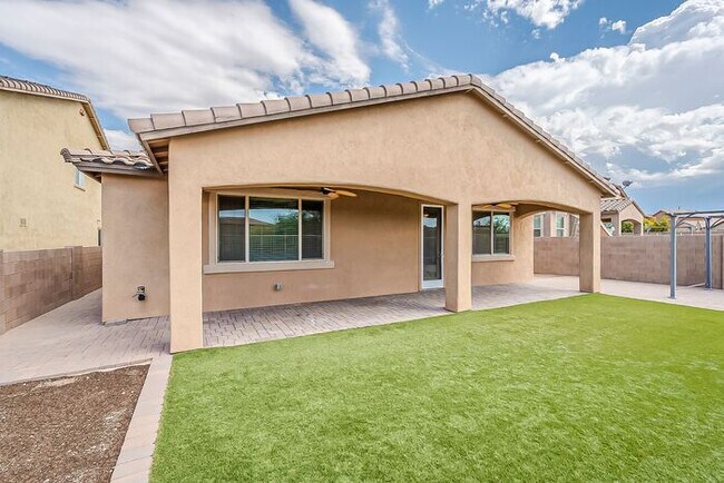 Building Photo - Modern 4 Bed Tucson Rental with Spacious K...
