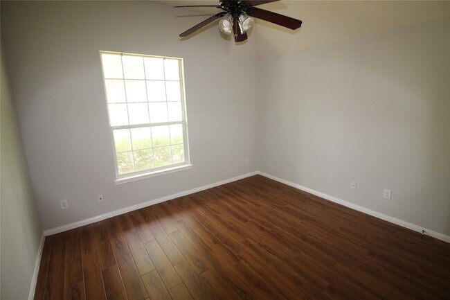 Building Photo - 1011 Lexington Green Dr