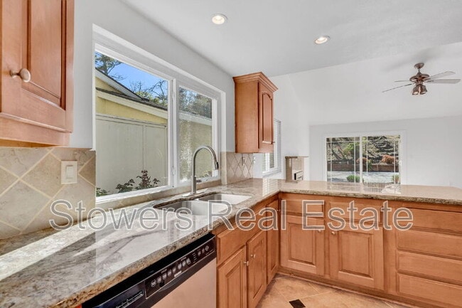 Building Photo - 2940 Sombrero Cir