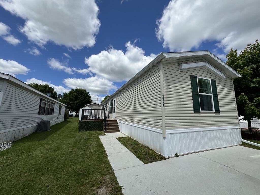 Building Photo - 48579 Leafdale Ct