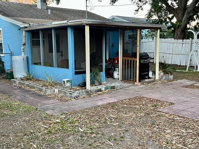 Building Photo - 5016 18th Ave S