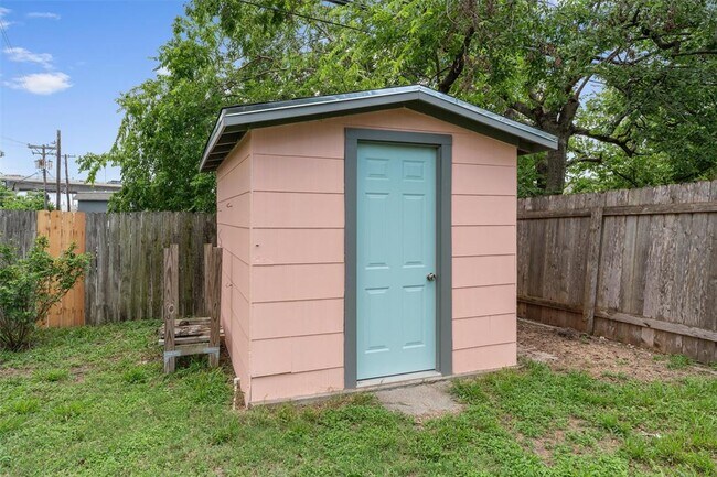 Building Photo - 8303 Lazy Ln
