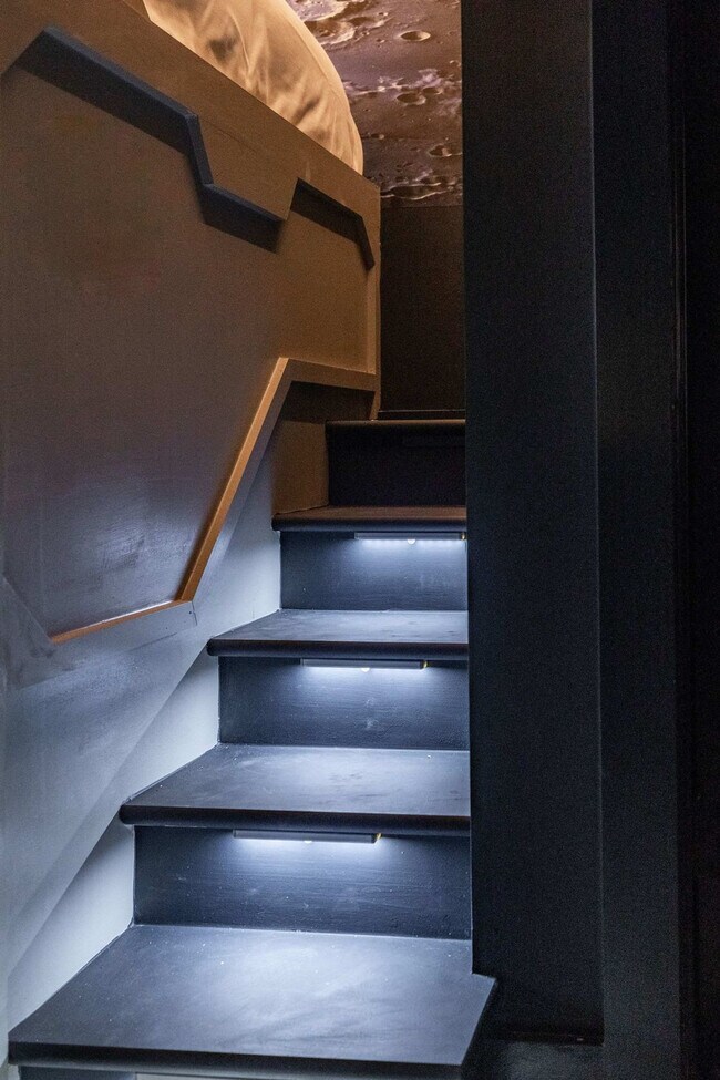 Building Photo - 245 Hermitage Ave