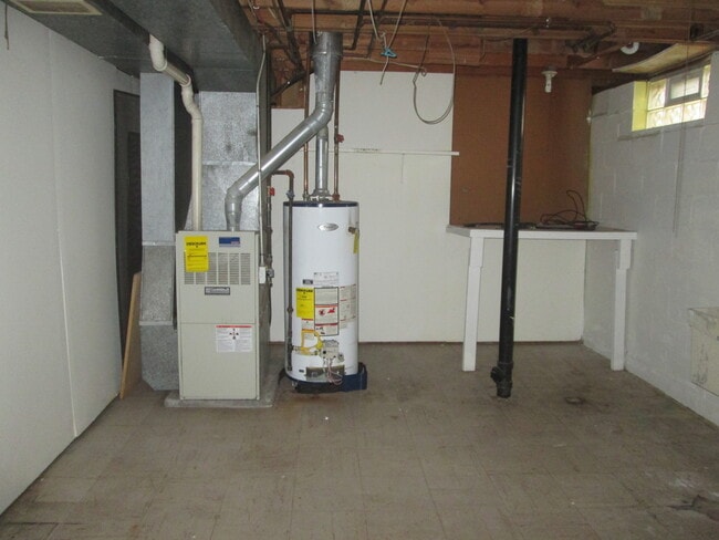 Building Photo - 597 Aurora Dr