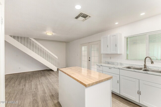 Building Photo - 4439 E Hidalgo Ave