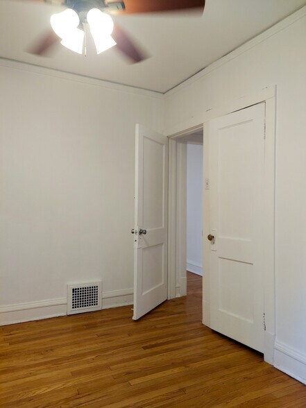Building Photo - 3751 N Sacramento Ave