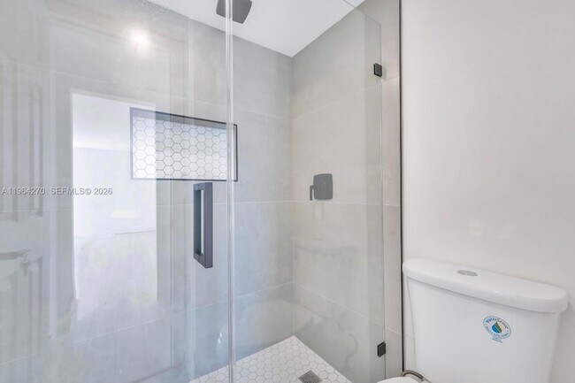 Building Photo - 2350 NE 135th St