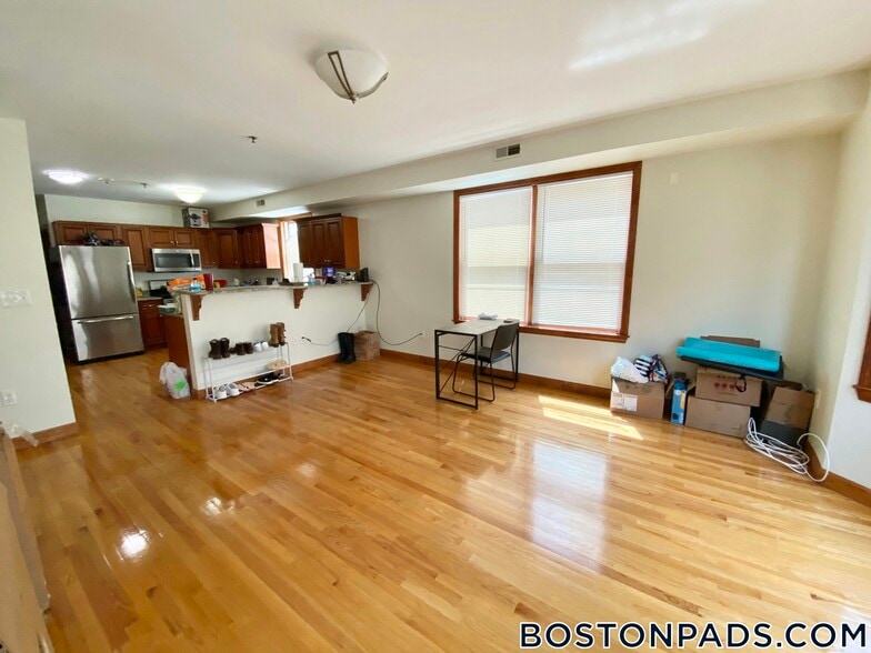 Building Photo - 102 Allston St