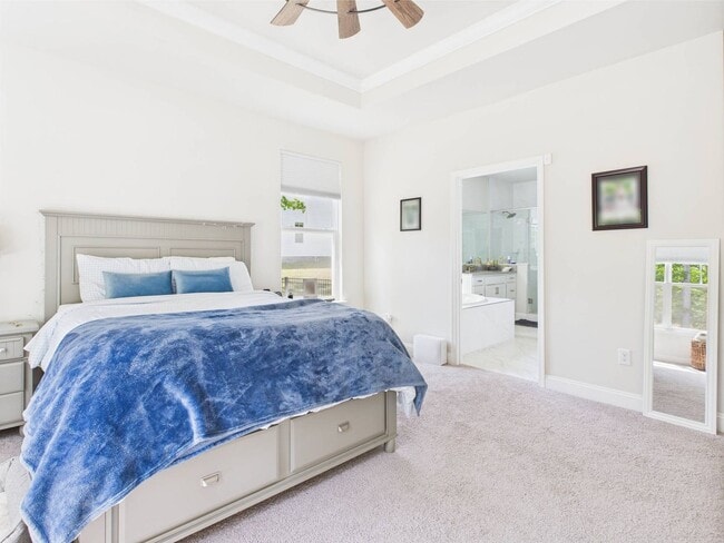 Building Photo - Stunning 5 Bedroom 4.5 Bathroom Located in...