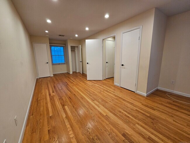 Building Photo - 246 Seaside Ave