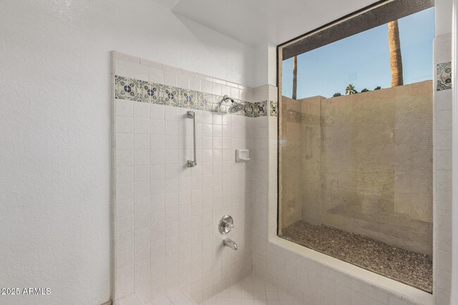 Building Photo - 4912 E Ludlow Dr