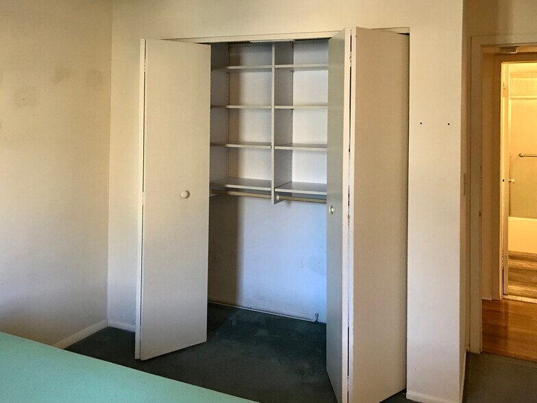 Building Photo - 3125 Sayre Dr