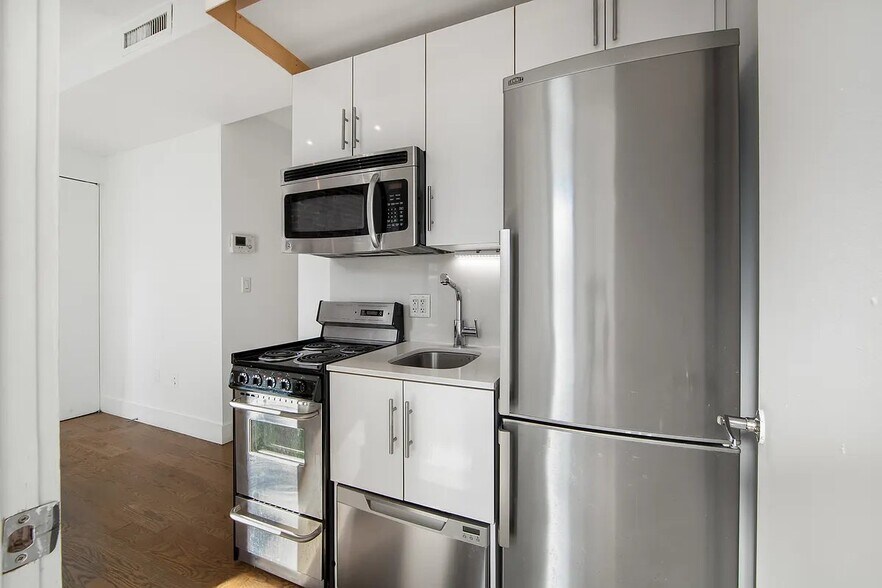 Building Photo - 75 Orchard St