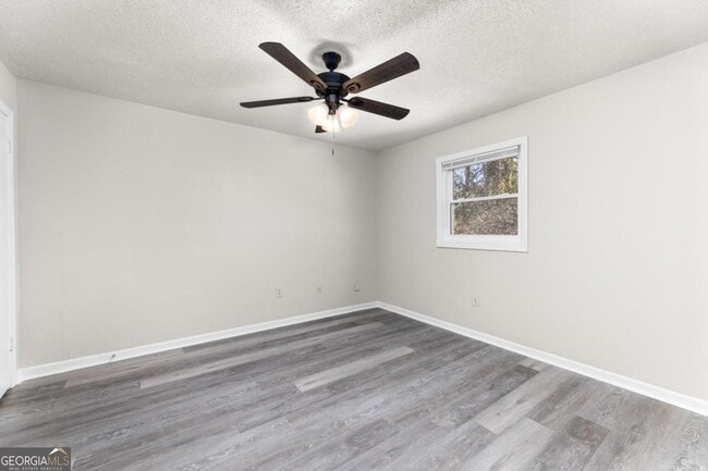 Building Photo - 121 Mark Twain Cir