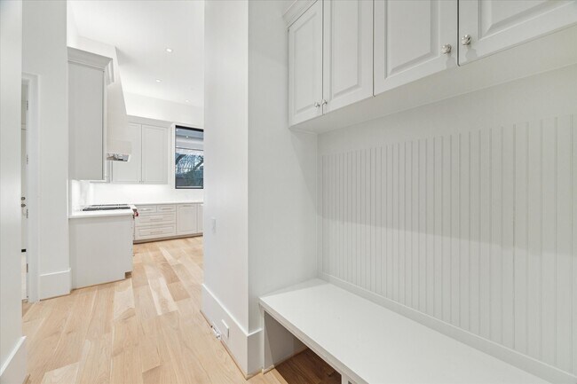 Building Photo - 2711 Eastgrove Ln