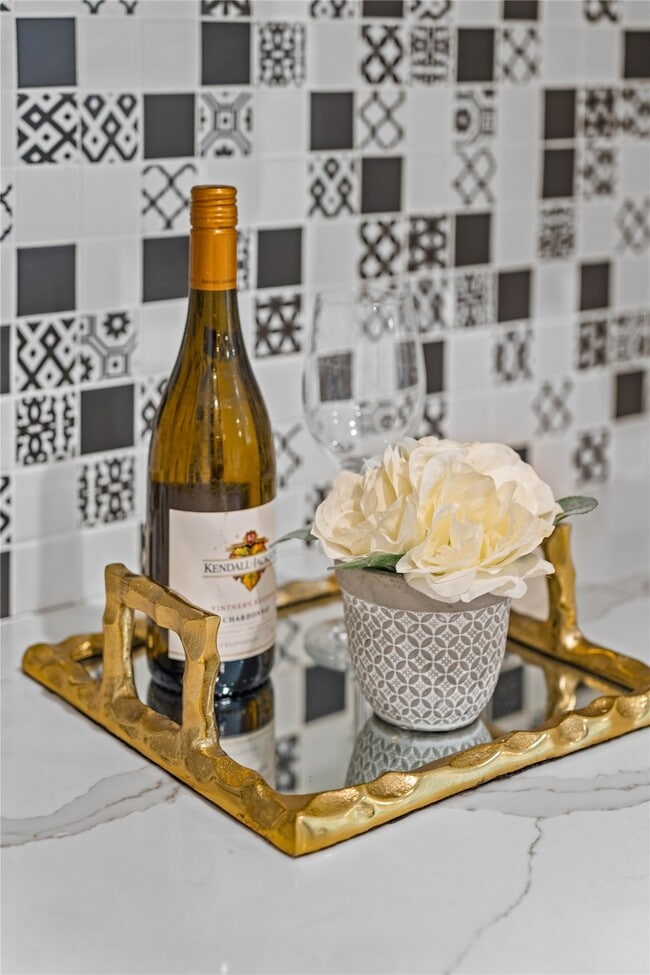 Building Photo - 9022 Quebec Dr