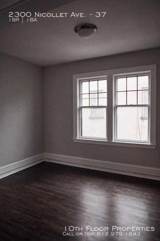 Building Photo - One Bedroom Plus Den! Next to Eat Street!