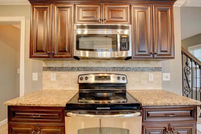 Building Photo - Executive Home on Cul de sac off exit 8.  Hurry.