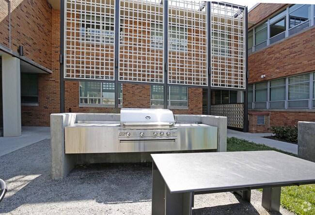 Building Photo - Interstate Flats