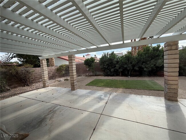 Building Photo - 6305 Crosswood Ave