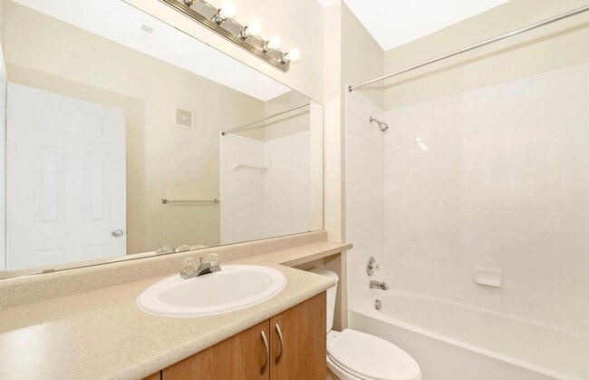 Building Photo - Top Floor 2+2, Walk up, no one above you, 1 res parking space