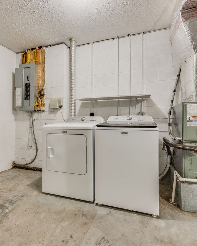 Building Photo - 659 Beaverview Dr