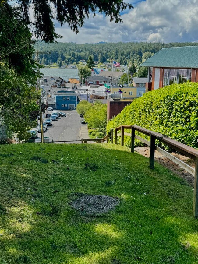 Building Photo - The perfect Old Town Poulsbo VIEW Bungalow...