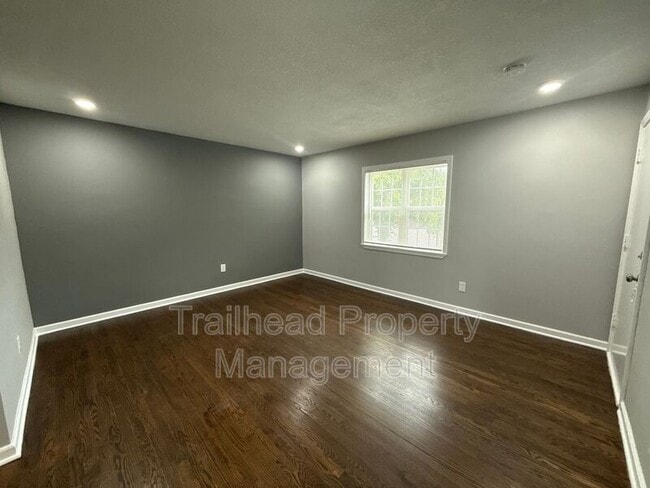 Building Photo - 312 E Gregory Blvd