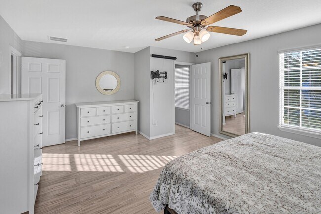 Building Photo - Partially furnished 3-bedroom, 2.5-bath home