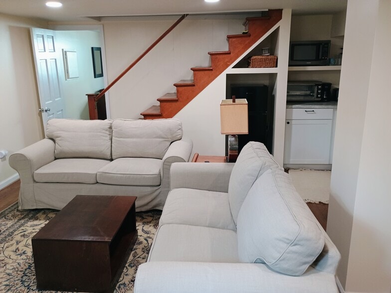 Building Photo - 1343 East Market St