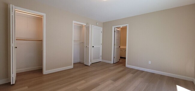 Building Photo - Beautiful 2 Bedroom / 2 Bath Bungalow Next to Hidden Valley Golf Club with Large Private Patio, N...