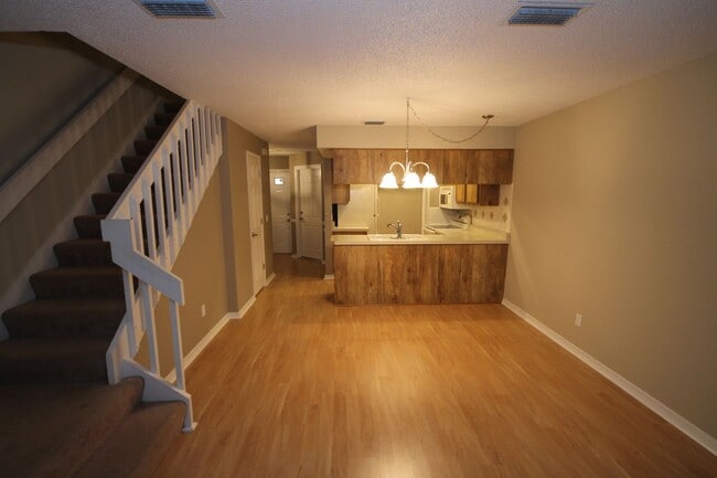 Building Photo - Lovely 2 Bd/2Ba Condo!