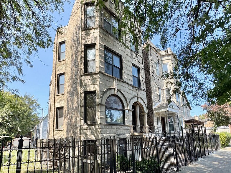 Building Photo - 2120 N Whipple St