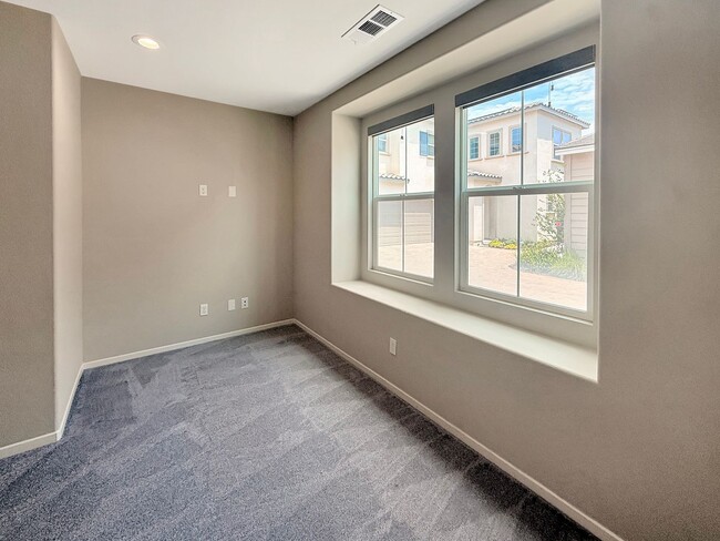 Building Photo - Charming 4BR/3BA Two-Story house with Atta...