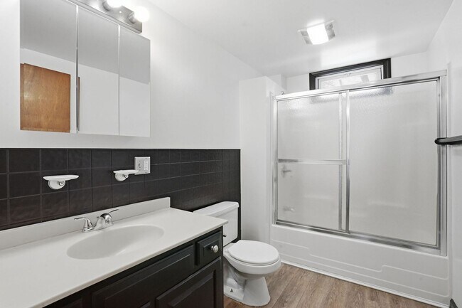 Building Photo - 315 Woronoco Rd