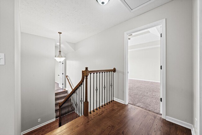 Building Photo - Beautiful, Large Home Close to Ft. Campbell and I24