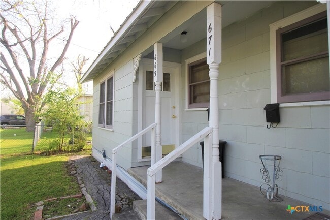 Building Photo - 669 Roosevelt St