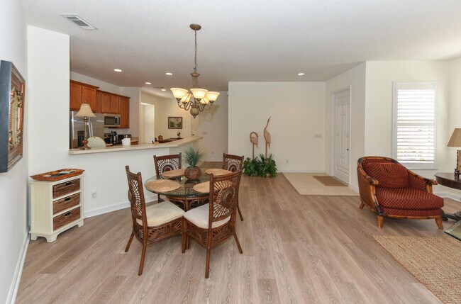 Building Photo - 650 SW Treasure Cove