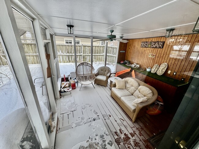 Building Photo - 325 Kishwaukee Dr