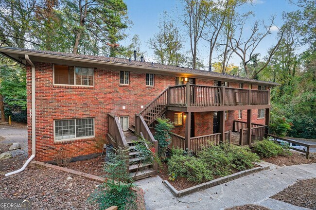 Building Photo - 2510 Peachwood Cir NE