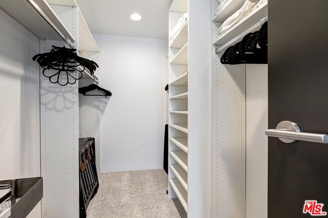 Building Photo - 10520 Wilshire Blvd