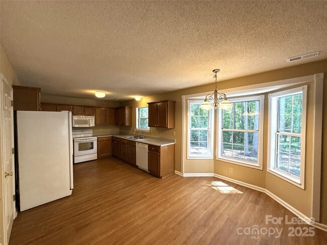 Building Photo - 12823 Diamond Dr